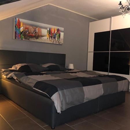 Sky Night Loft Apartment Duren ภายนอก รูปภาพ