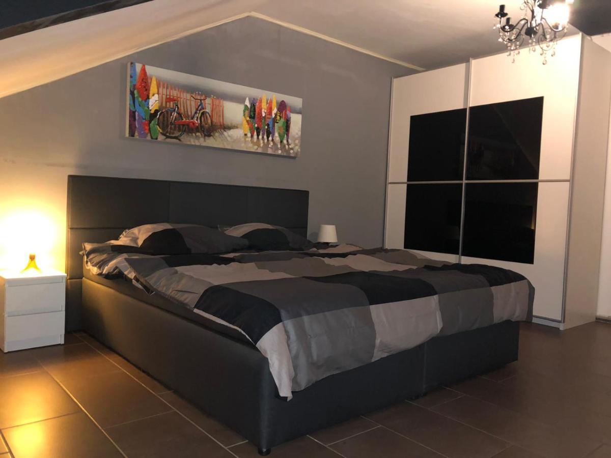 Sky Night Loft Apartment Duren ภายนอก รูปภาพ