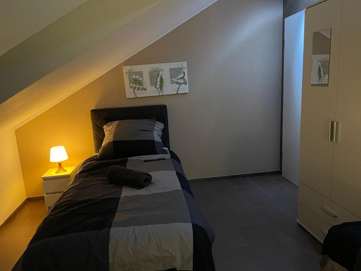 Sky Night Loft Apartment Duren ภายนอก รูปภาพ